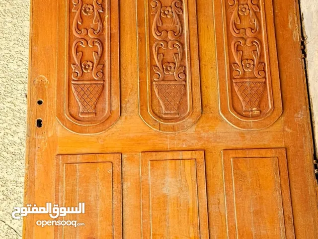 ابواب مستعمل قليل نضيف جدا عدد 2واحد كلامه والثاني طلاكتين