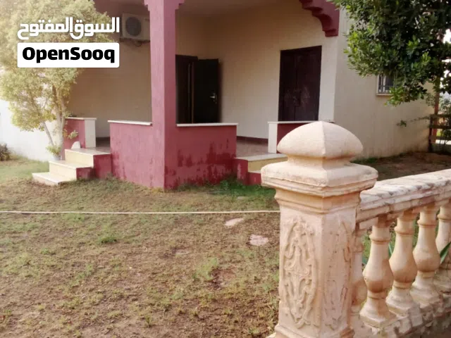 مزرعة 2772 متر مربع بها منزل