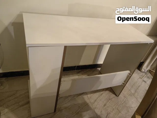 مكتب دراسة/كمبيوتر بحالة ممتازة للبيع