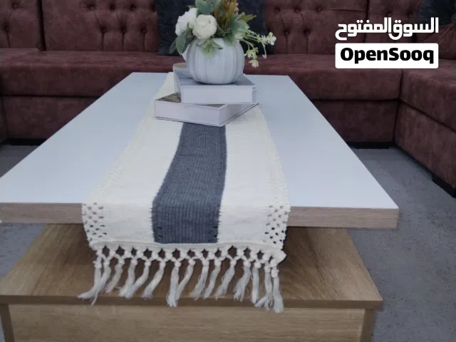 طاوله وسط مع 3 طاولات سيرفس بحاله ممتازة