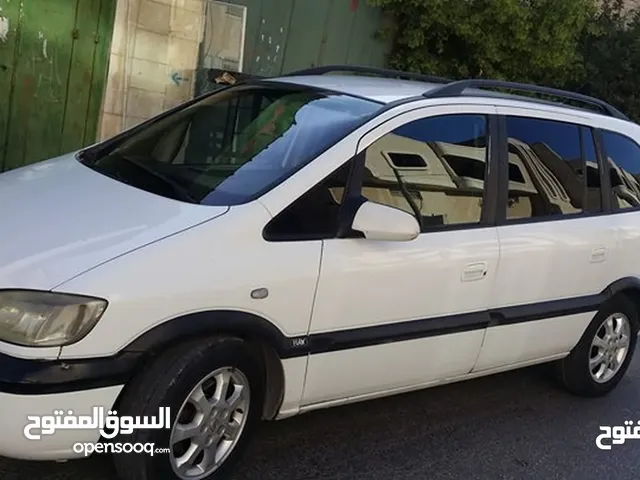 Used Opel Zafira in Ramallah and Al-Bireh