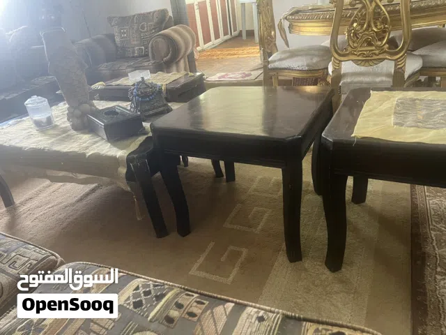 طاولة نص مع تربيزات بحال ممتاز