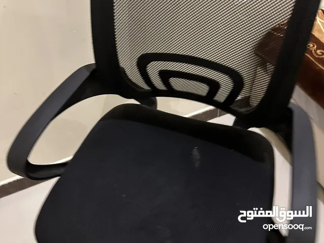 كرسي مكتبي أسود جديد – مريح وجودة عالية