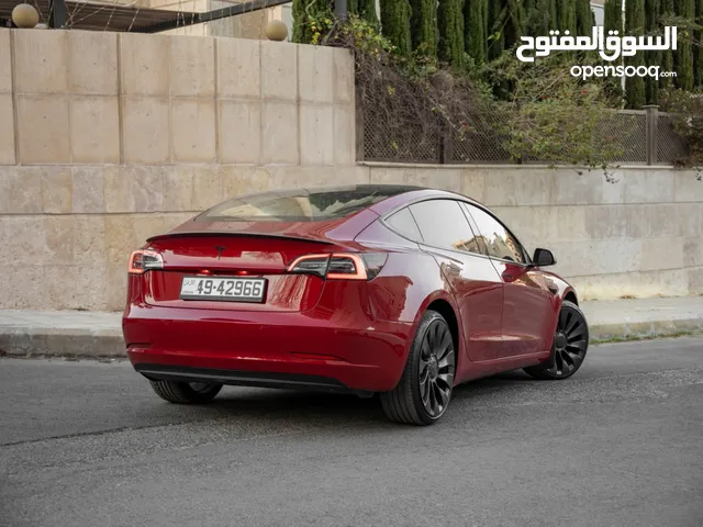 Tesla model 3 Performance Model 2022 بحالة الوكالة توب نظافة فحص اوتوسكور +B اقل سعر بالسوق