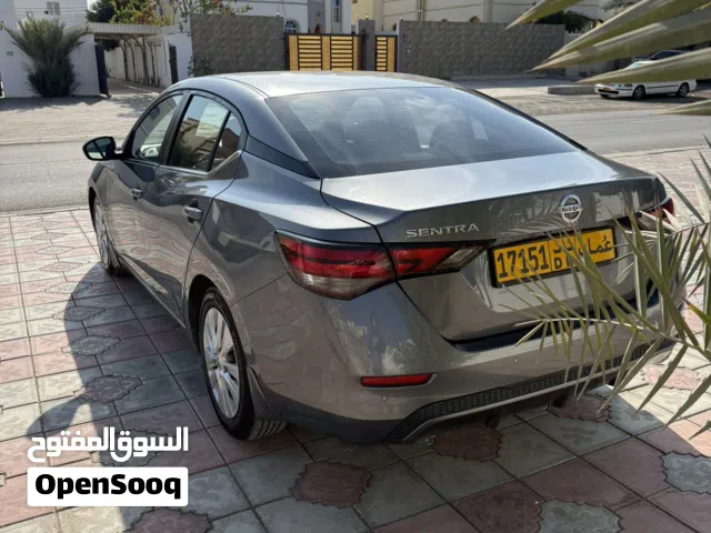 نيسان سنترا 2020 بحالة ممتازه حادث بسيط بدون خروج ايرباج كل شي موضح في الاعلان مسرفسم