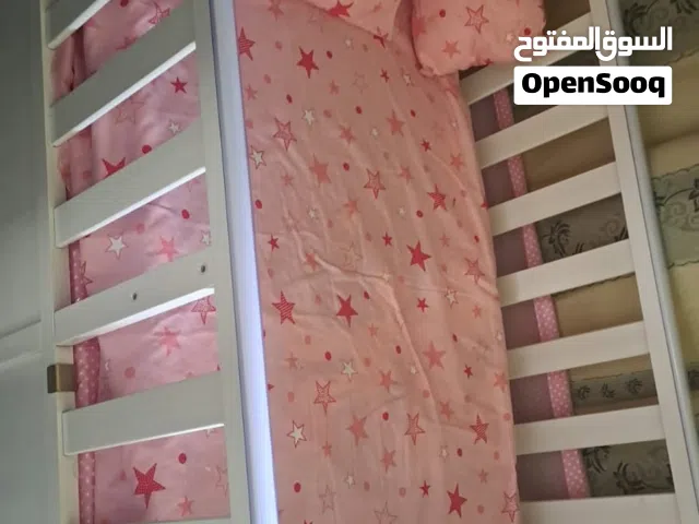 سرير طفل  مستعمل  الزرقاء الجديدة  السعر 70