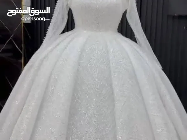 فستان زفاف احدث موديل بيع وليسه استأجار بسعر مغري جدة الفستان ولا لبسه معو جكيت وطرحه الفستان كامل