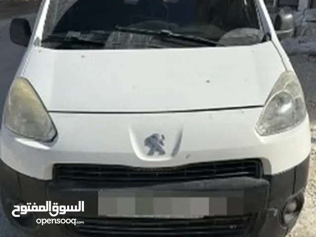للبيع سيارة بيجو بارتنر 2015