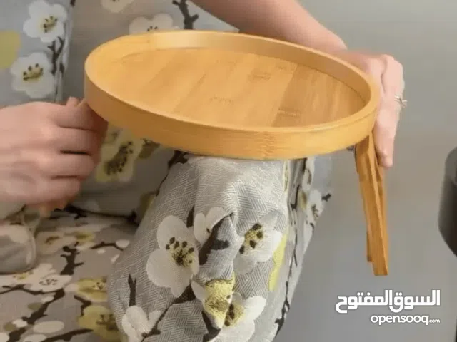 تجلس على الأريكة وتدوّر مكان تحط القهوة؟  اكل براحتك بعد ولتشيل هم  خلص بعد اليوم