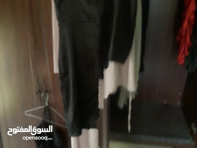 ملابس نسائية للبيع استعمال خفيف جدا بسعر خيالي