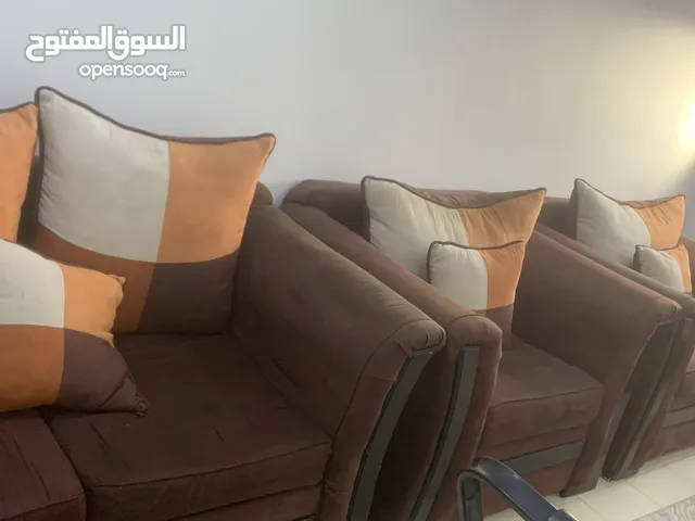 كنب مكون من ثلاثه كراسي واحد شخصين واحد شخص وحد شخص