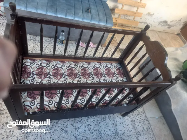 تخت سرير اطفال بيبي خشب زان للبيع عمان جبل الزهور