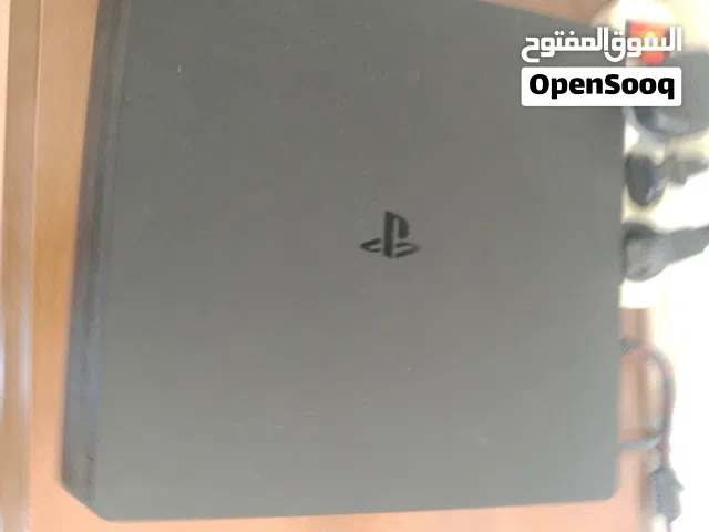 ps4 slim  مش مهكر مع ايدتين