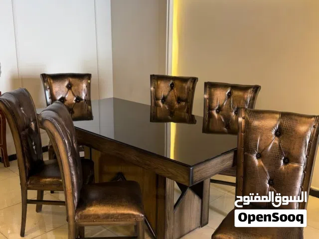 طاولة سفرة  فخمه مستعمل بحال الوكاله المواصفات طاولة سفرة بني أنيقة خشب لاتيه