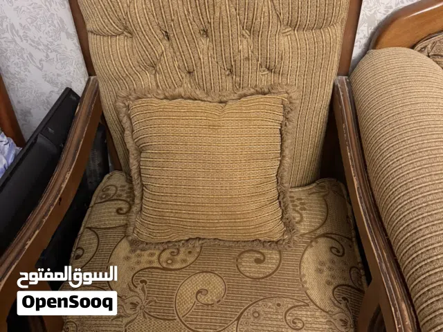 طقمين كنب بحاله ممتازه