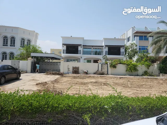فيلا للايجار في العذيبة الشمالية مطلة على البحر- Villa for rent in Al Azaiba north