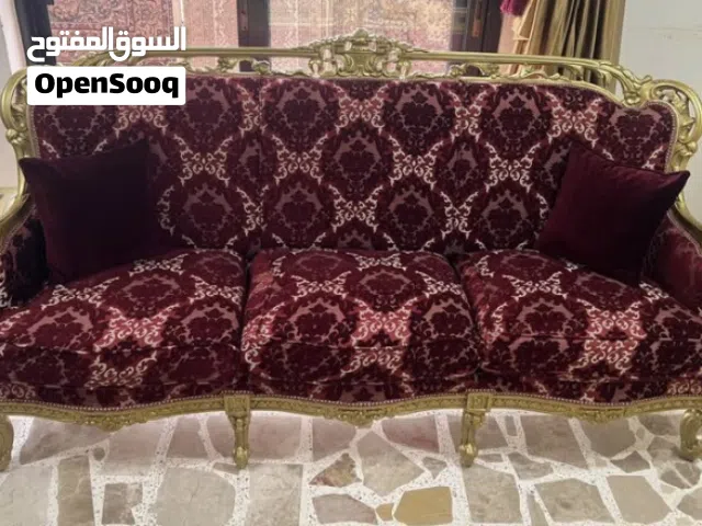 صالون ملكي فاخر – كنبة مع 4 كراسي – تصميم كلاسيك راق - بحالة ممتاز