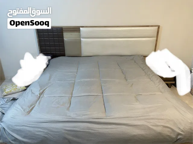 سرير مستعمل للبيع