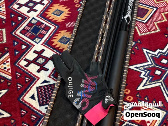 عصاة بلياردو مع مستلزماتها