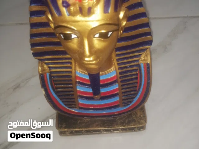 مجموعه من التماثيل الأهرامات مومياء الفراعنه المصريه بحاله جديده.. عدد 12 فطعه