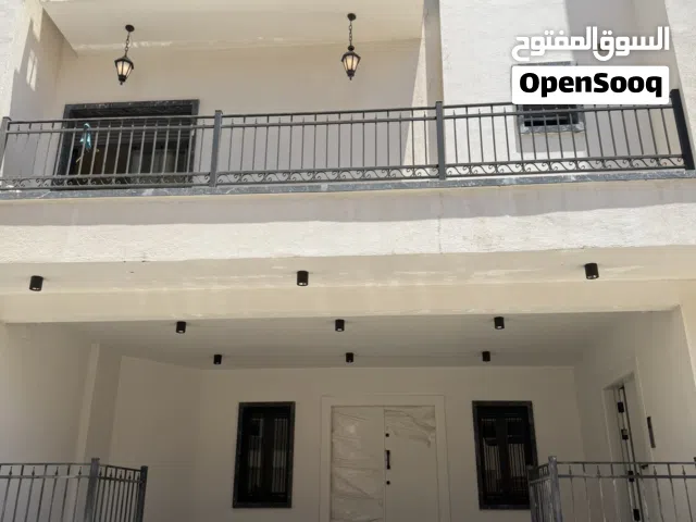 شقه في منطقه بن عاشور بقرب سوق المثلث