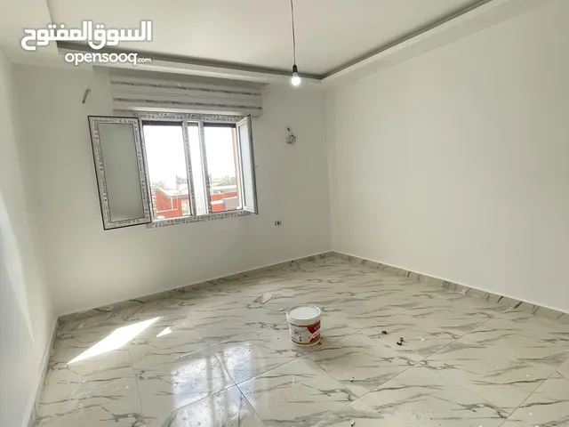3شقق جداد في سراج طريق الموشي بلقرب من جامع الصحابهزعلي طريق