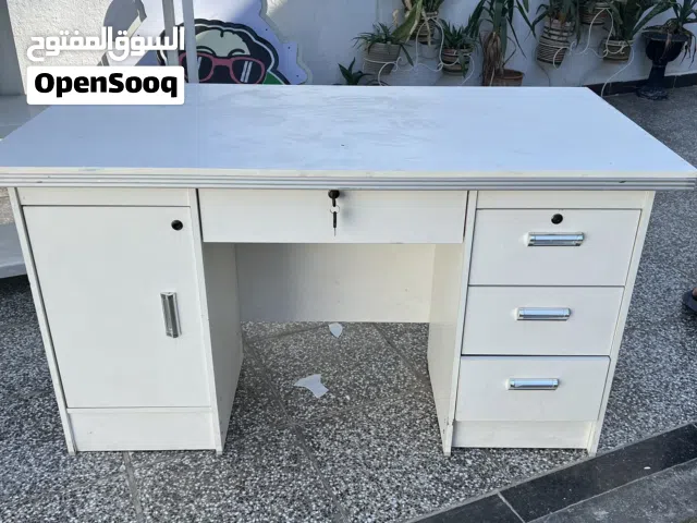 ميز مكتبي مع تخزين