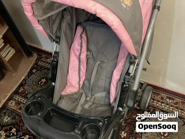 عربة اطفال حديثة وجديدة للبيع