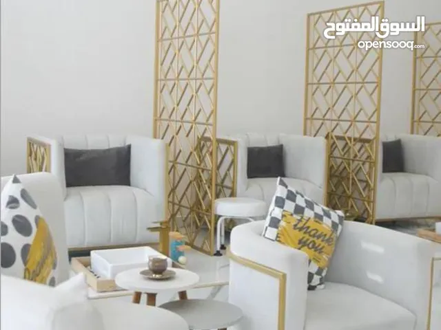 صالون مميز جدا ومتخصص بالأضافر وفي منطقة ممتازة للبيع بكافة المعدات