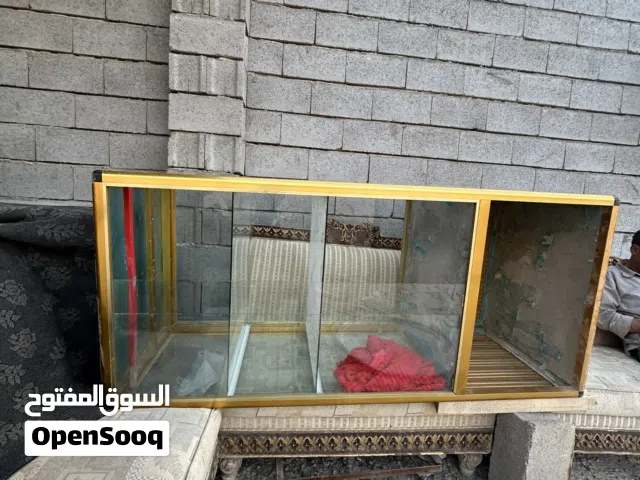 رفوف محلات العرض متر في متر