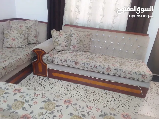 ديوانيه خشب زان شبه جديد تفصيل 22 مقعد كلفت تفصيل 2500 مطلوب فيها 900 قابل للتفاوض