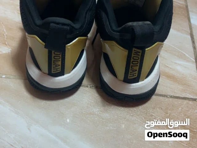 بوت رجالي نمره 39ونص جديد ونوعيه ممتازه