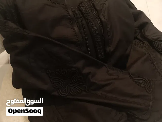 زبون نص يد ملبوس مرتين مقاسه2ويلبس حتى3   سعره 500