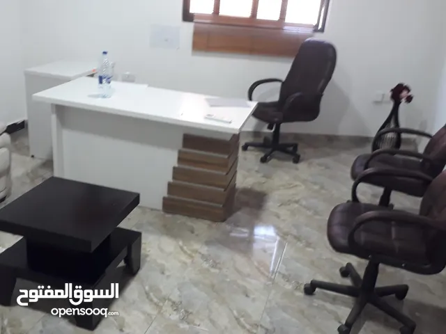 مكتب حاضنة أعمال في المقابلين مفروش و مخدوم بالكامل للإيجار