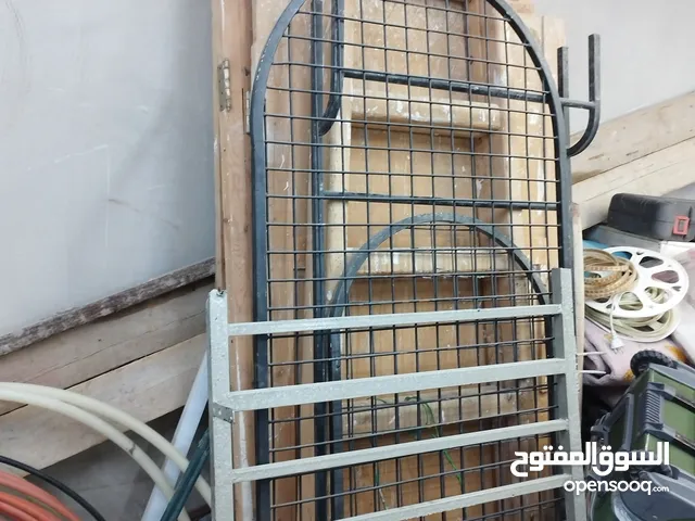 حديد وخشب للبيع