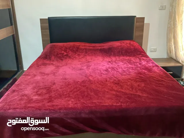 غرفة نوم كاملة سرير مزدوج بحالة ممتازة للبيع صناعة تركية ممتازة للبيع