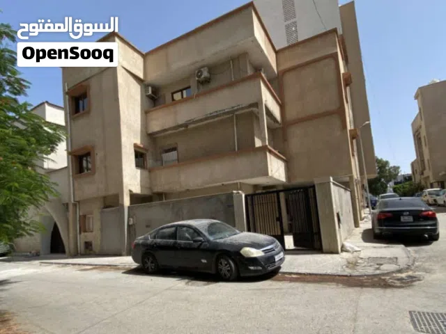 فيلا للبيع في بوهريده باب العزيزية بالقرب من مطعم ميلانو ومركز الفخامة لطب الاسنان