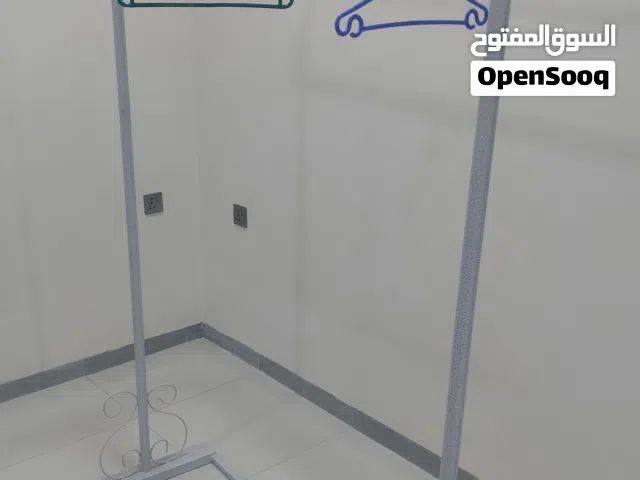 علاقة ملابس حديد + مرآيا