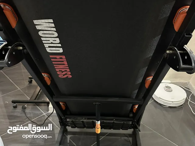 للبيع جهاز مشي و تكسير دهون كهربائي (Treadmill) من شركة WORLD FITNESS - بحالة ممتازة