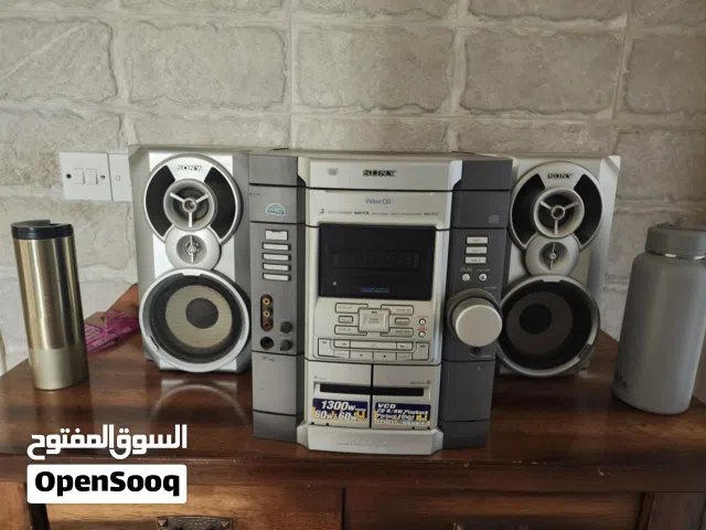 vitage Sony MHC-RV2 Mini Hi-Fi Component System 3 Disc AM with speakers and remote controller
