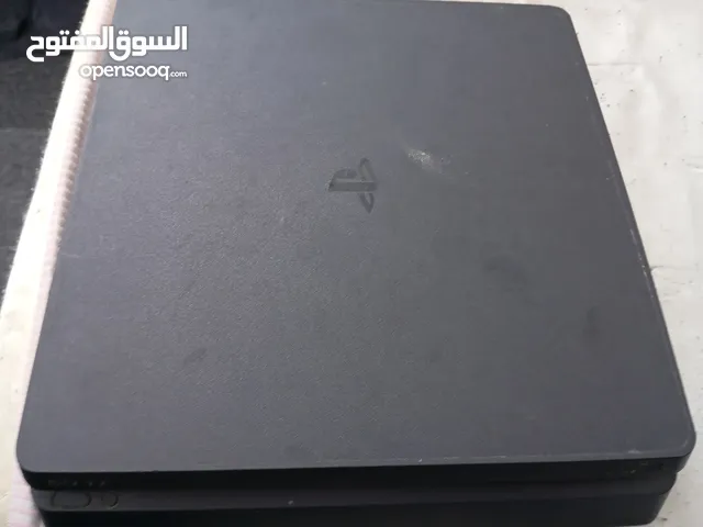 بلايستيشن 4سليم للبيع و نضيف و بحالة جيدة جدا مع يدة و اثنين سيدي