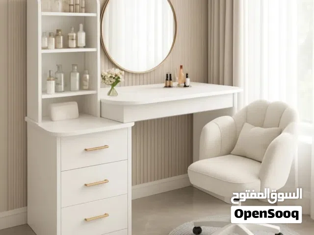 ميز مكياج أنيق بتنظيم عالي — يخلي ركنج أجمل ركن بالغرفة!  إذا حلمچ يكون عندچ ميز مكياج راقي،