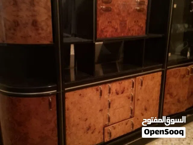 مكتبه ايطالي الصنع انتيكا للبيع واانظيفه وتعال شوف مع بعض او بالقطعه