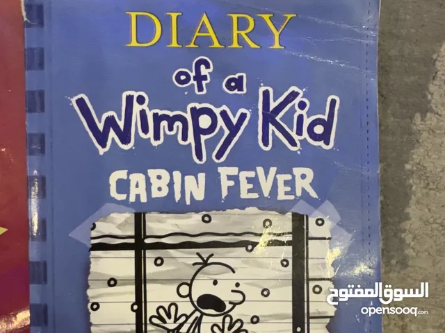 كتاب يوميات جيف طفل يتحدث عن يومياته بالمدرسة وهو كوميدي وهو يوجد عليه افلام مشهورة