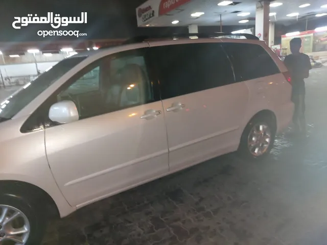 Used Toyota Sienna in Sharjah