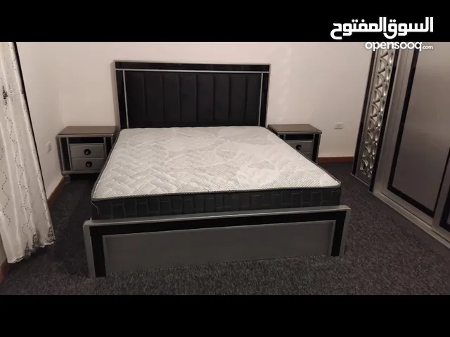 تخت مزوج حجم كبير للبيع خشب لاتيه