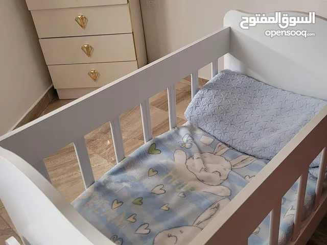 سرير طفل مستعمل
