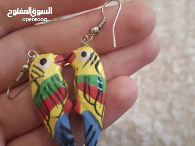 حلوق خشبية جديدة غير مستعملة ولا مرة ملونة لا يتغير لونها مناسبة جدا لفصل الصيف و لا يوجد خدوش عليها
