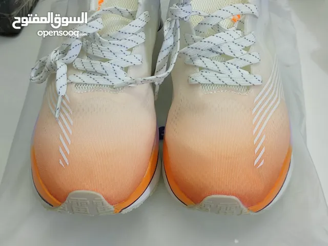 حذاء رياضي قياس 44