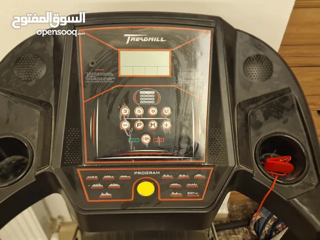 جهاز ركض مستعمل بحالة ممتازة جدا مع رجاج